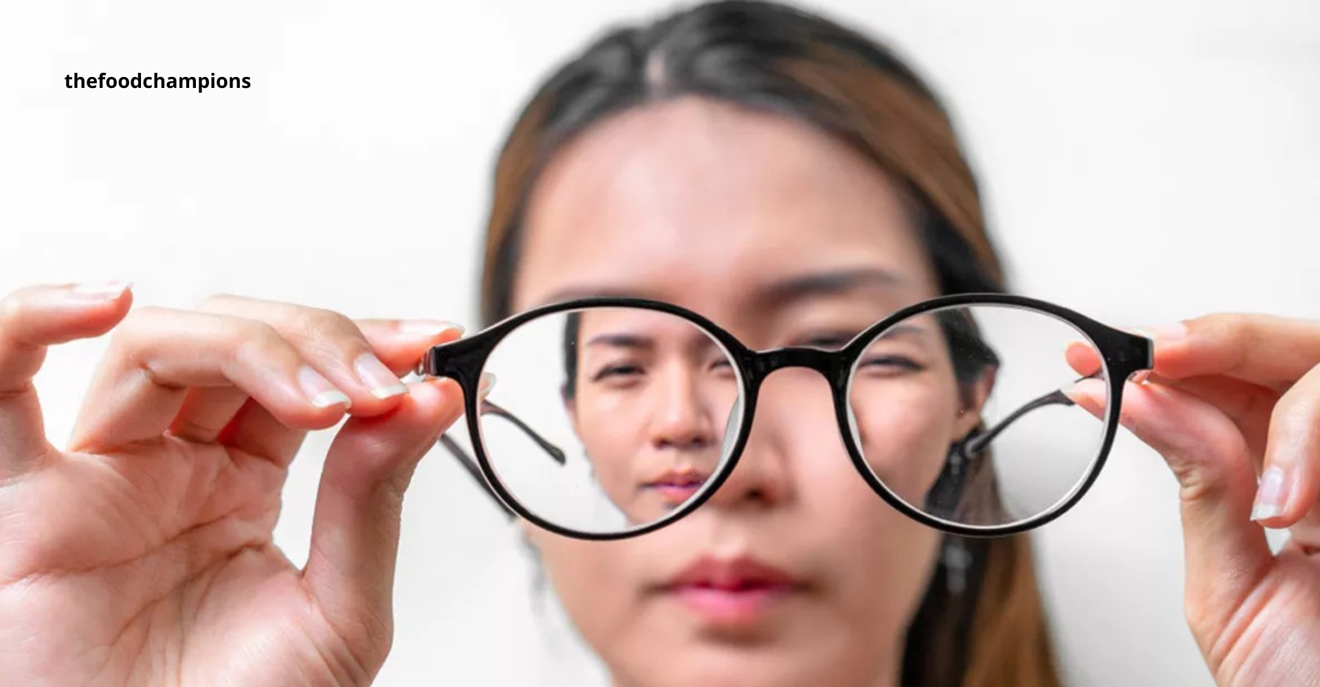 Mata Minus Nambah Terus? Yuk, Kenali Kebiasaan yang Bikin Parah